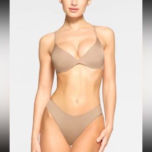 Skims Wireless Form Push-up Bra 32C Sand
